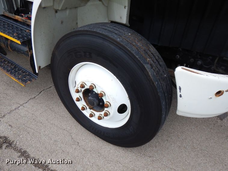 image for item FN9331 2005 International 4440  bucket truck