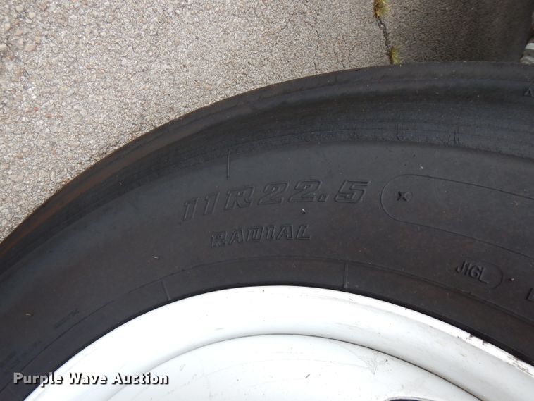 image for item FN9331 2005 International 4440  bucket truck