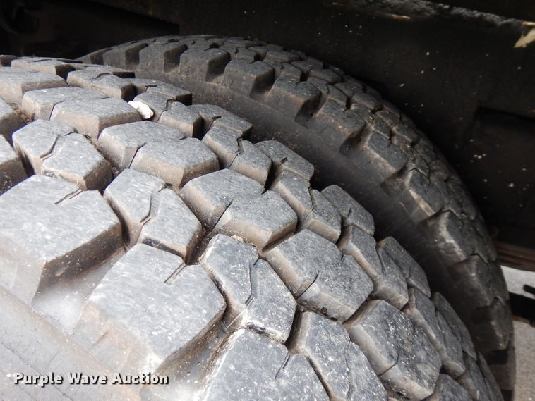 image for item FN9331 2005 International 4440  bucket truck