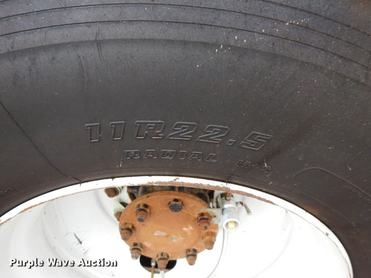 image for item FN9331 2005 International 4440  bucket truck