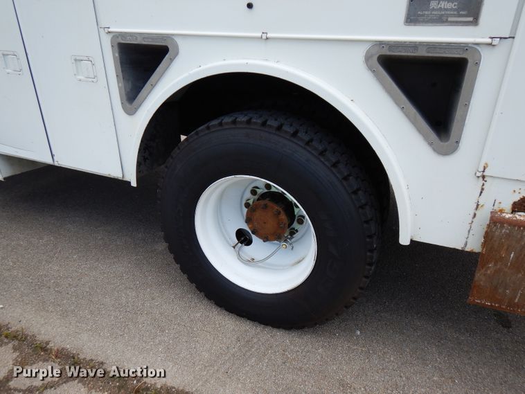 image for item FN9331 2005 International 4440  bucket truck