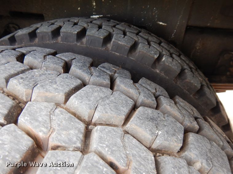 image for item FN9331 2005 International 4440  bucket truck