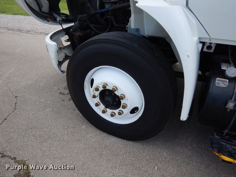 image for item FN9331 2005 International 4440  bucket truck