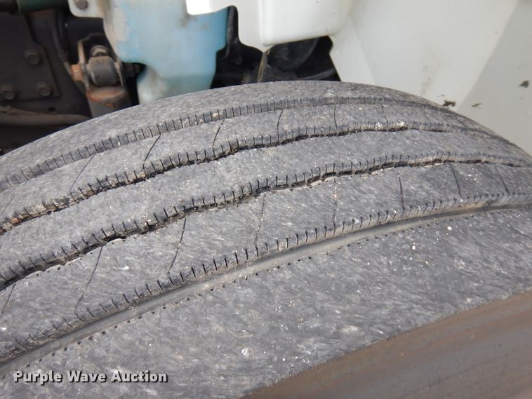 image for item FN9331 2005 International 4440  bucket truck