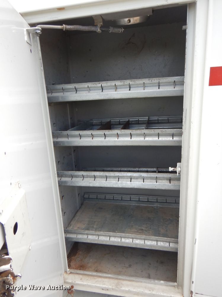 image for item FN9331 2005 International 4440  bucket truck