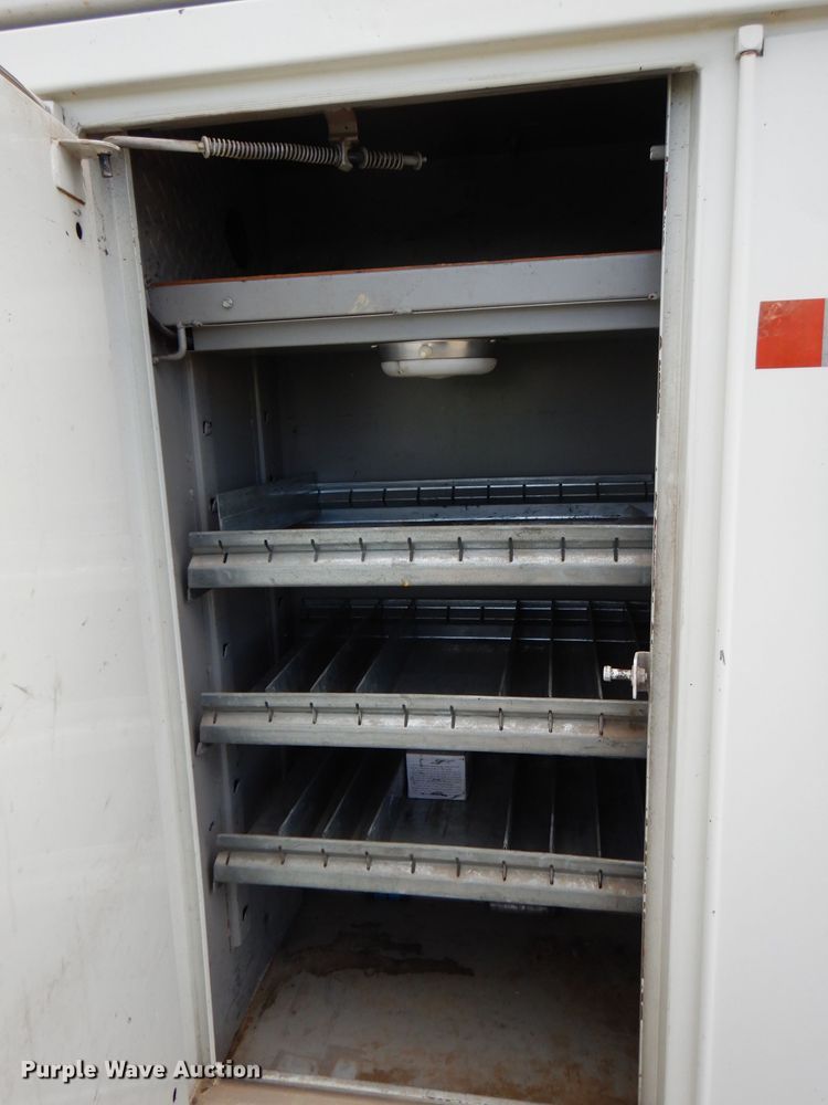 image for item FN9331 2005 International 4440  bucket truck