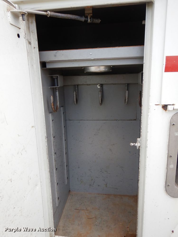 image for item FN9331 2005 International 4440  bucket truck