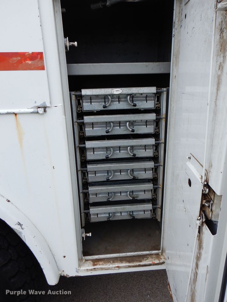 image for item FN9331 2005 International 4440  bucket truck