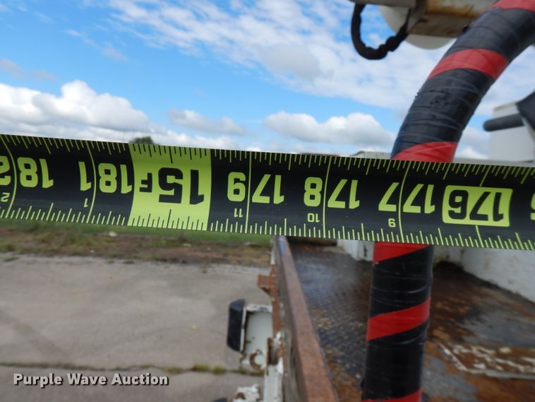 image for item FN9331 2005 International 4440  bucket truck