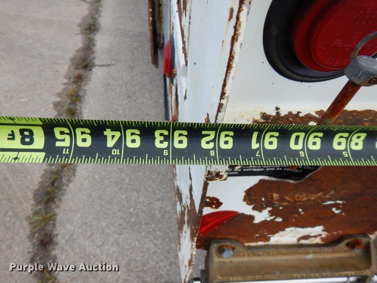 image for item FN9331 2005 International 4440  bucket truck