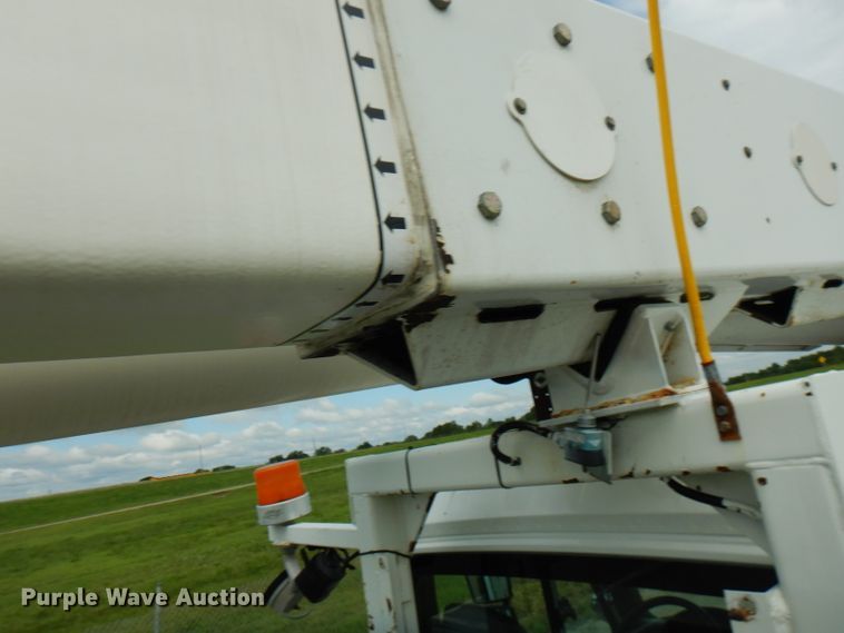 image for item FN9331 2005 International 4440  bucket truck