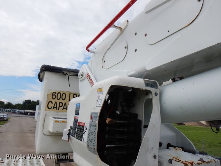 image for item FN9331 2005 International 4440  bucket truck