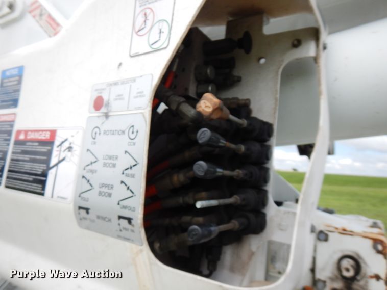 image for item FN9331 2005 International 4440  bucket truck