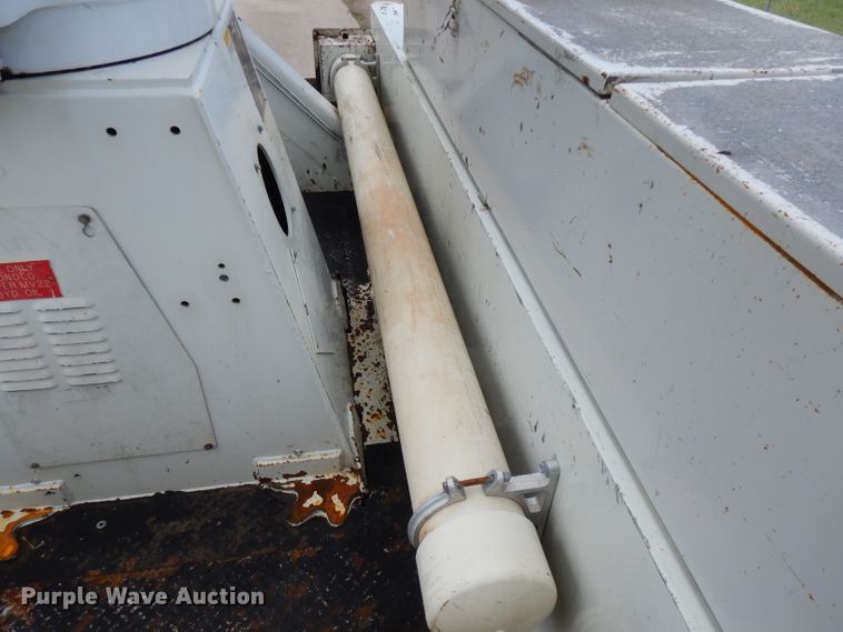 image for item FN9331 2005 International 4440  bucket truck