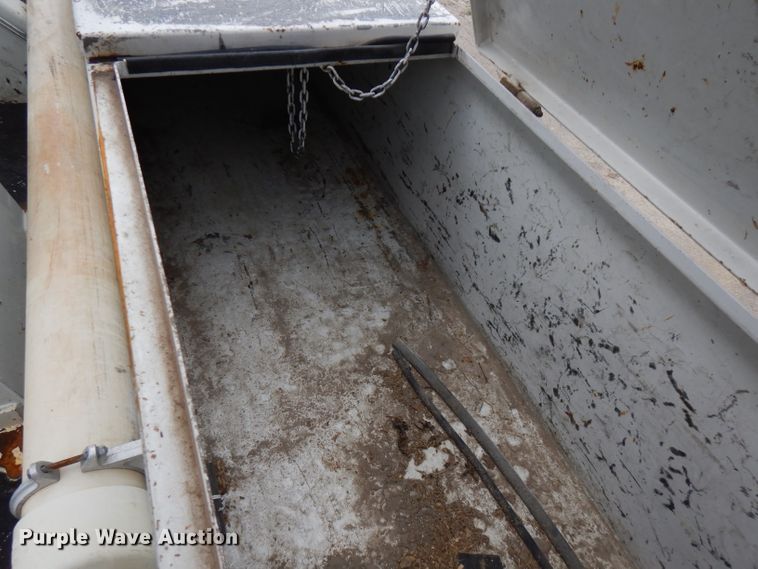 image for item FN9331 2005 International 4440  bucket truck