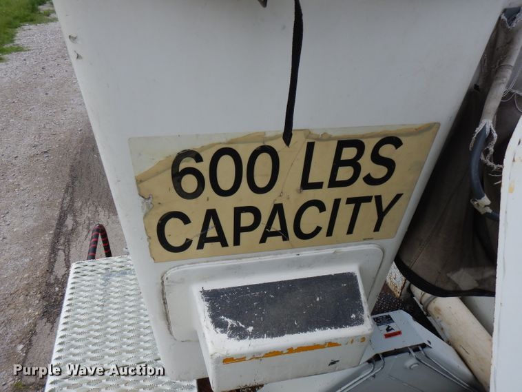 image for item FN9331 2005 International 4440  bucket truck