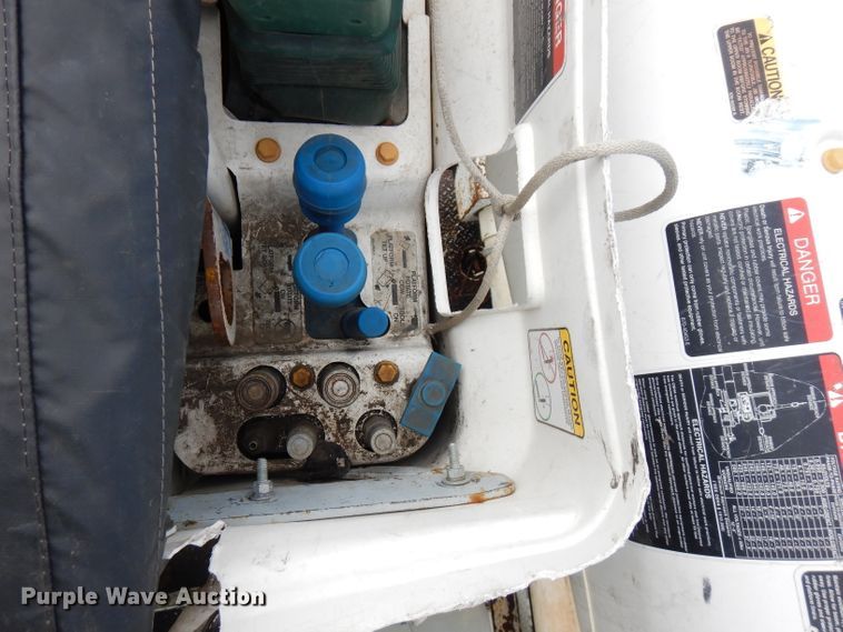 image for item FN9331 2005 International 4440  bucket truck