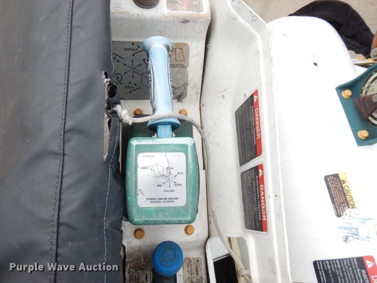 image for item FN9331 2005 International 4440  bucket truck