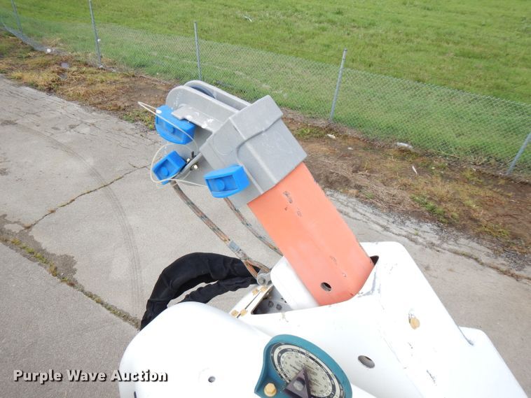 image for item FN9331 2005 International 4440  bucket truck