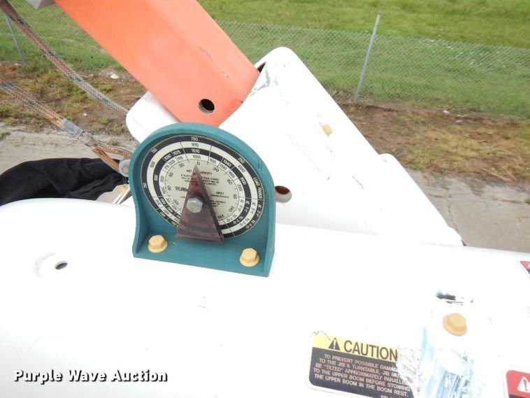 image for item FN9331 2005 International 4440  bucket truck