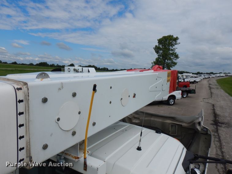 image for item FN9331 2005 International 4440  bucket truck