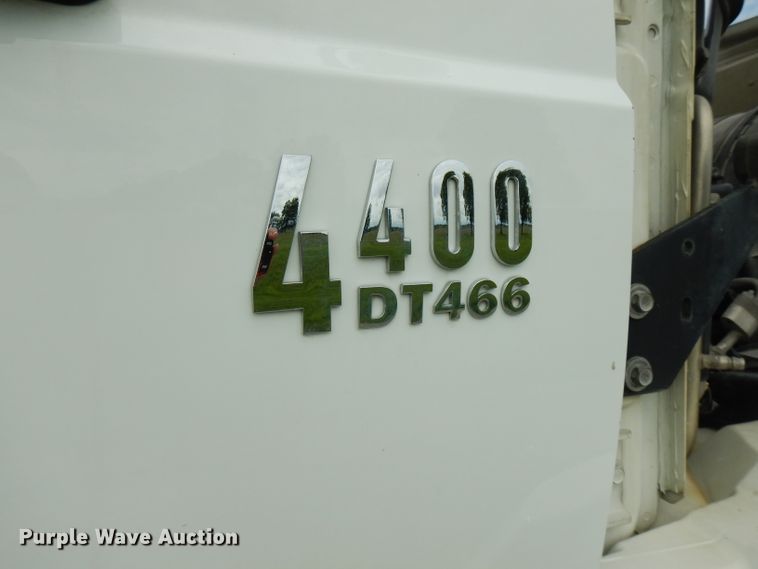 image for item FN9331 2005 International 4440  bucket truck