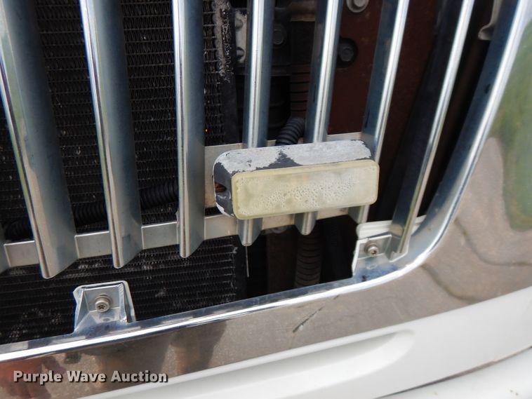 image for item FN9331 2005 International 4440  bucket truck