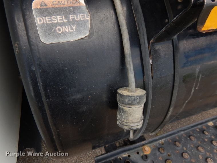 image for item FN9331 2005 International 4440  bucket truck