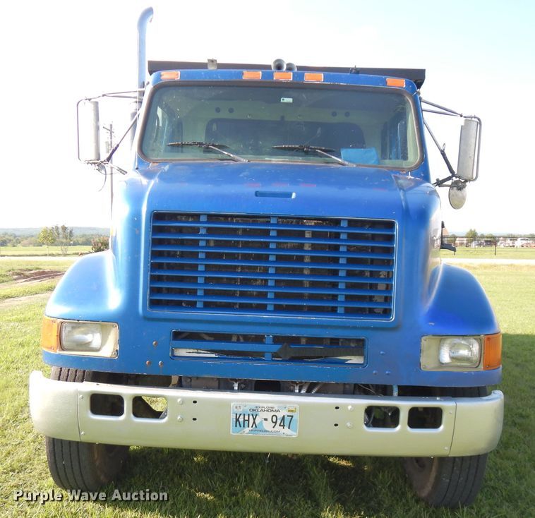 image for item FN9333 1999 International 8100  dump truck