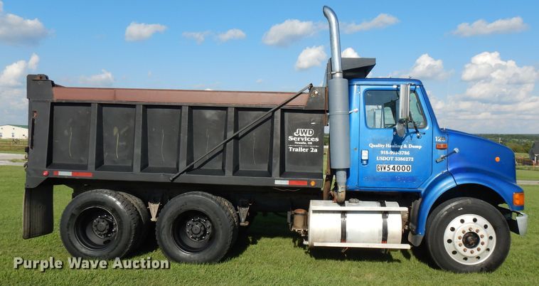 image for item FN9333 1999 International 8100  dump truck