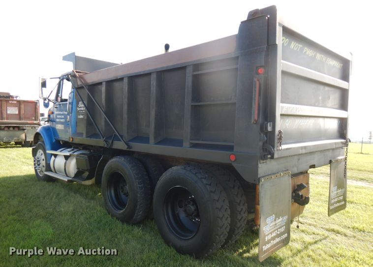 image for item FN9333 1999 International 8100  dump truck