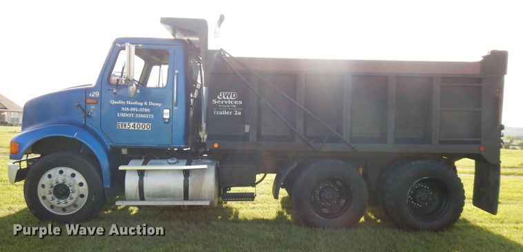 image for item FN9333 1999 International 8100  dump truck