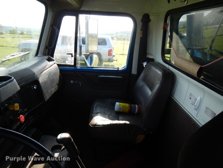 image for item FN9333 1999 International 8100  dump truck