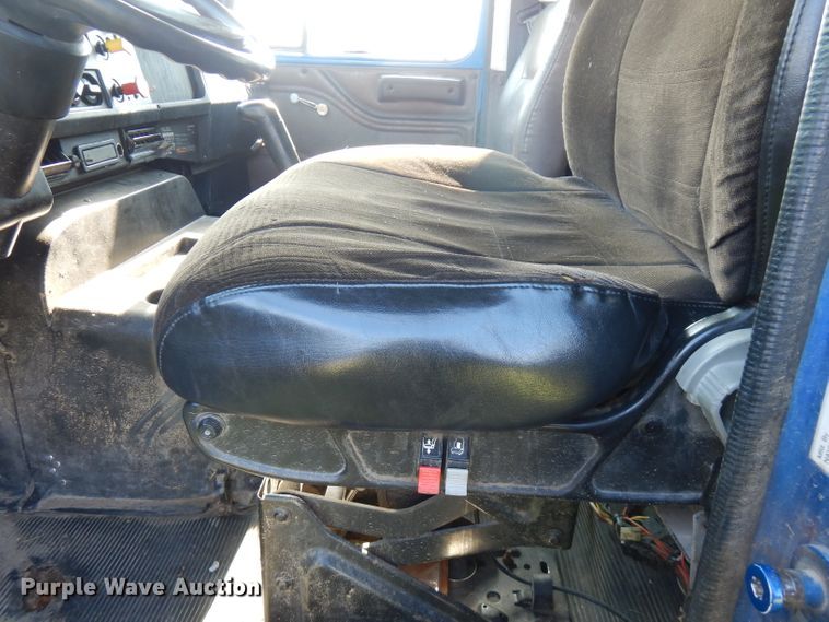 image for item FN9333 1999 International 8100  dump truck