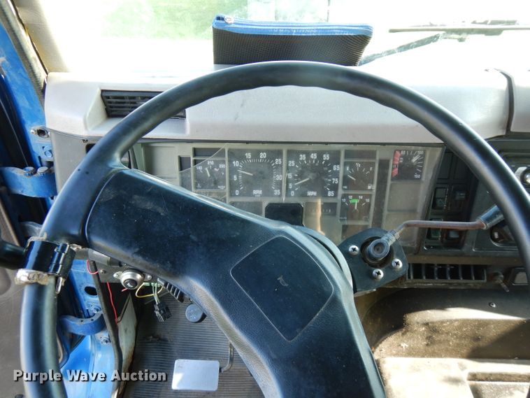 image for item FN9333 1999 International 8100  dump truck