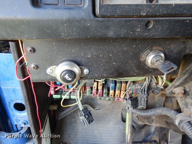 image for item FN9333 1999 International 8100  dump truck