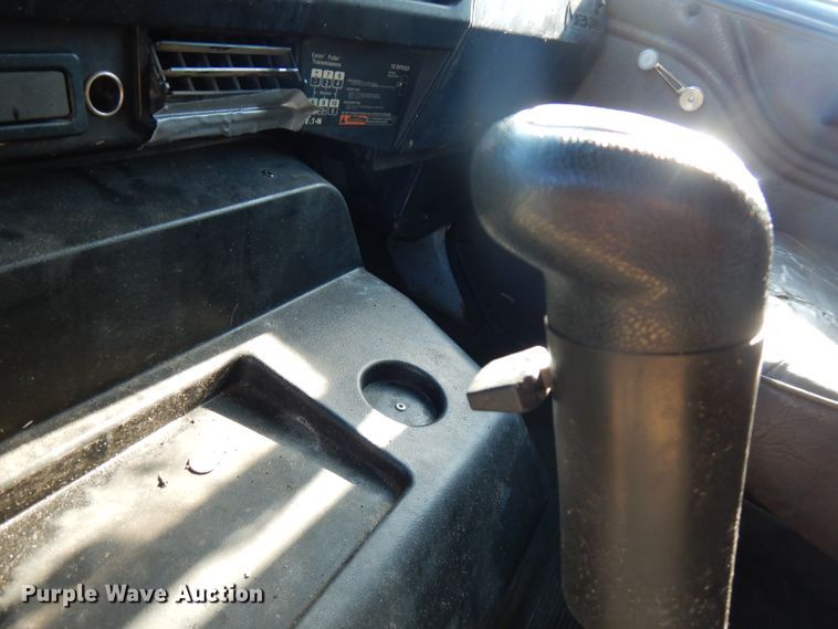 image for item FN9333 1999 International 8100  dump truck