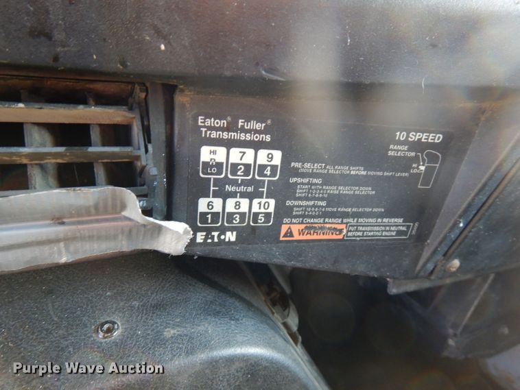 image for item FN9333 1999 International 8100  dump truck