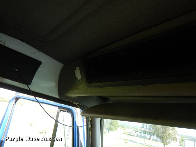 image for item FN9333 1999 International 8100  dump truck