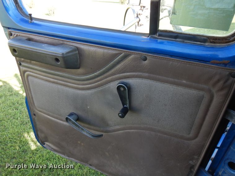 image for item FN9333 1999 International 8100  dump truck