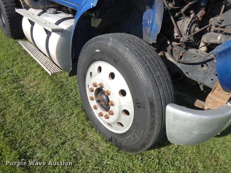 image for item FN9333 1999 International 8100  dump truck