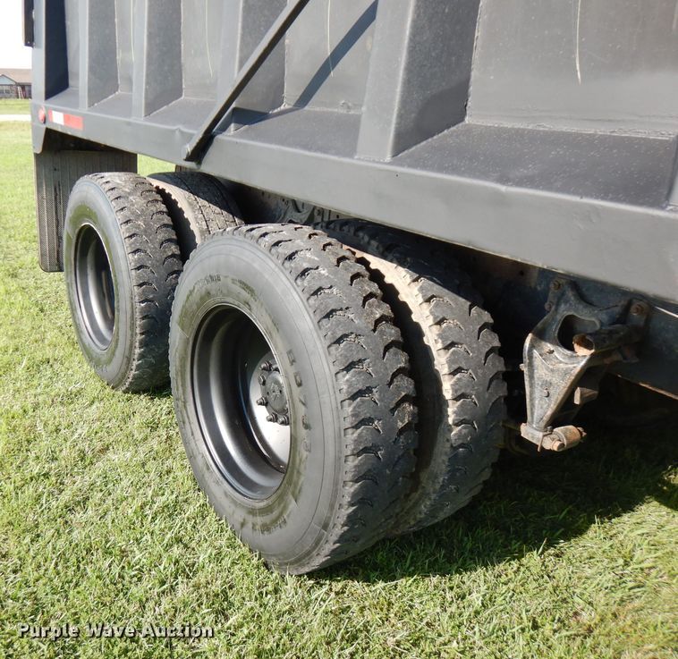 image for item FN9333 1999 International 8100  dump truck