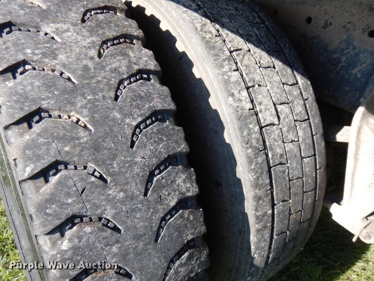 image for item FN9333 1999 International 8100  dump truck