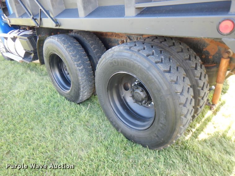 image for item FN9333 1999 International 8100  dump truck