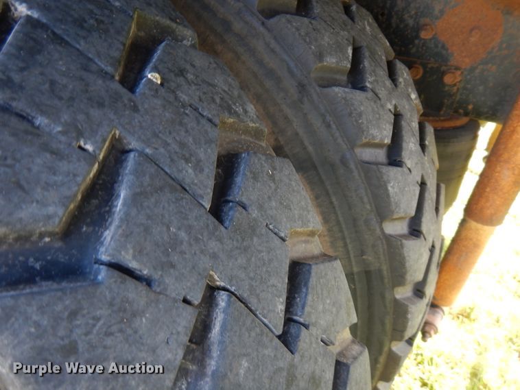 image for item FN9333 1999 International 8100  dump truck