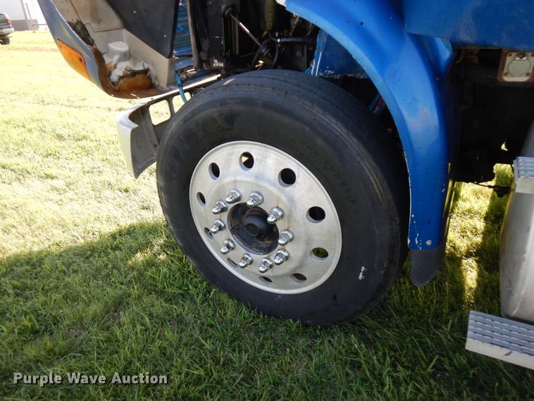 image for item FN9333 1999 International 8100  dump truck