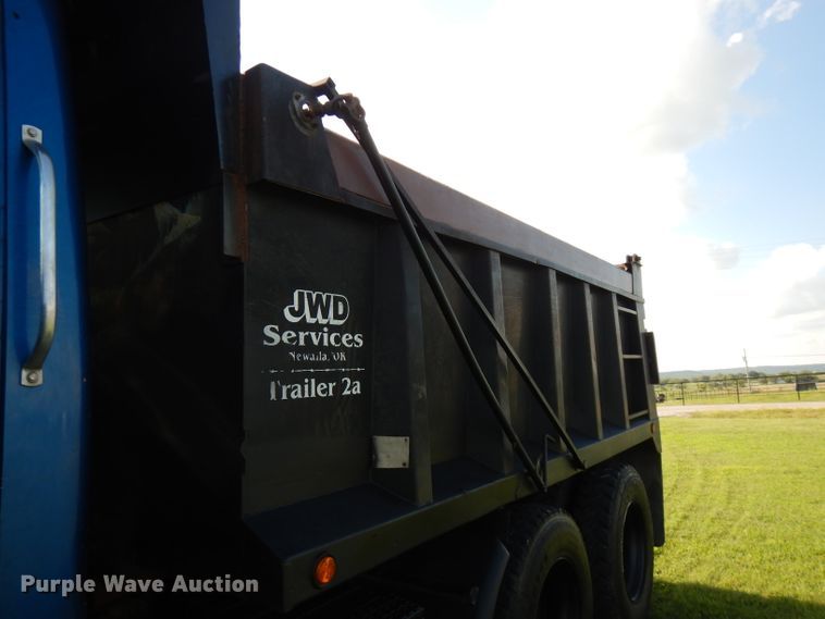 image for item FN9333 1999 International 8100  dump truck