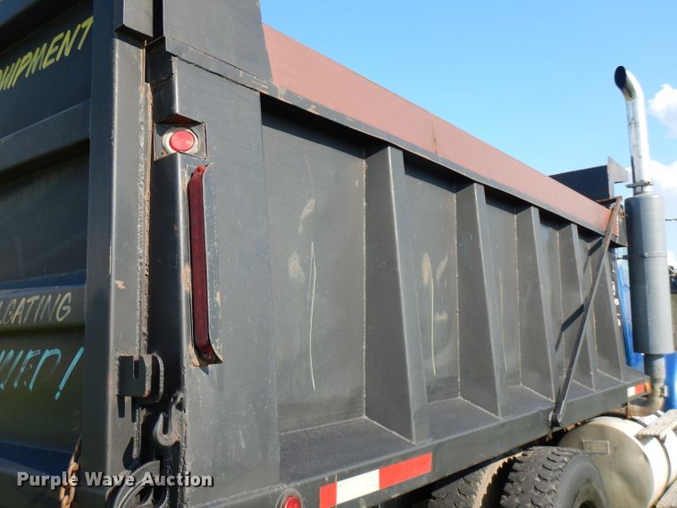 image for item FN9333 1999 International 8100  dump truck