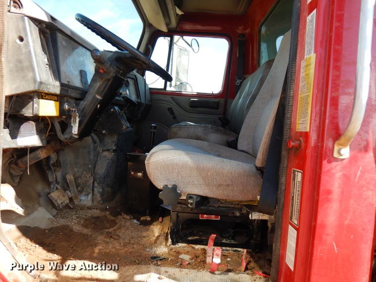 image for item FN9337 1998 International 4900  dump truck