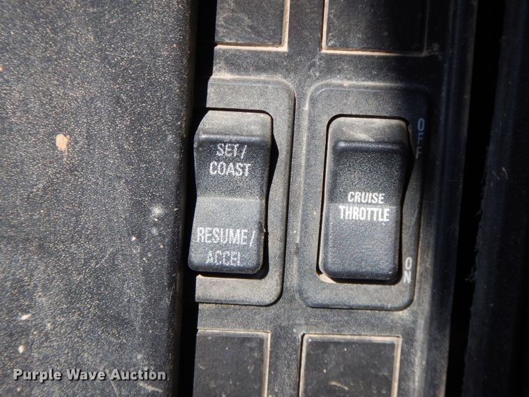 image for item FN9337 1998 International 4900  dump truck